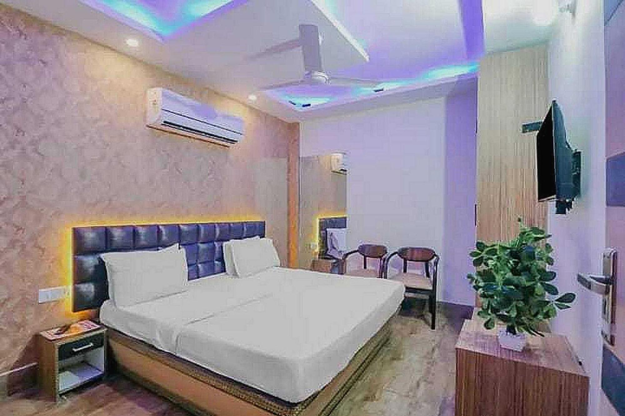 OYO 92686 Hotel Vivaan Residency Rohtak Buitenkant foto
