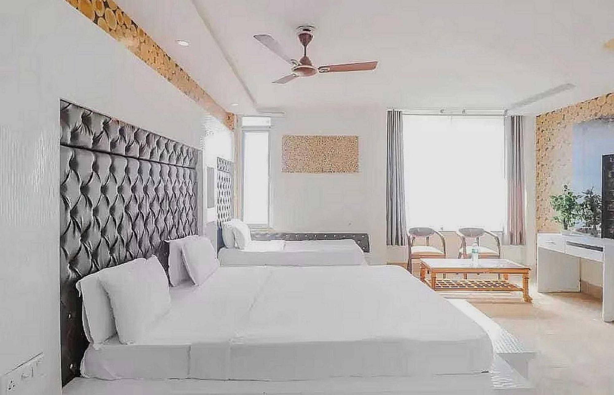 OYO 92686 Hotel Vivaan Residency Rohtak Buitenkant foto