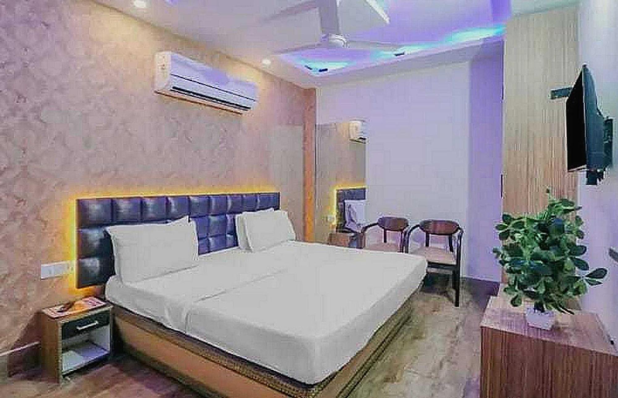 OYO 92686 Hotel Vivaan Residency Rohtak Buitenkant foto