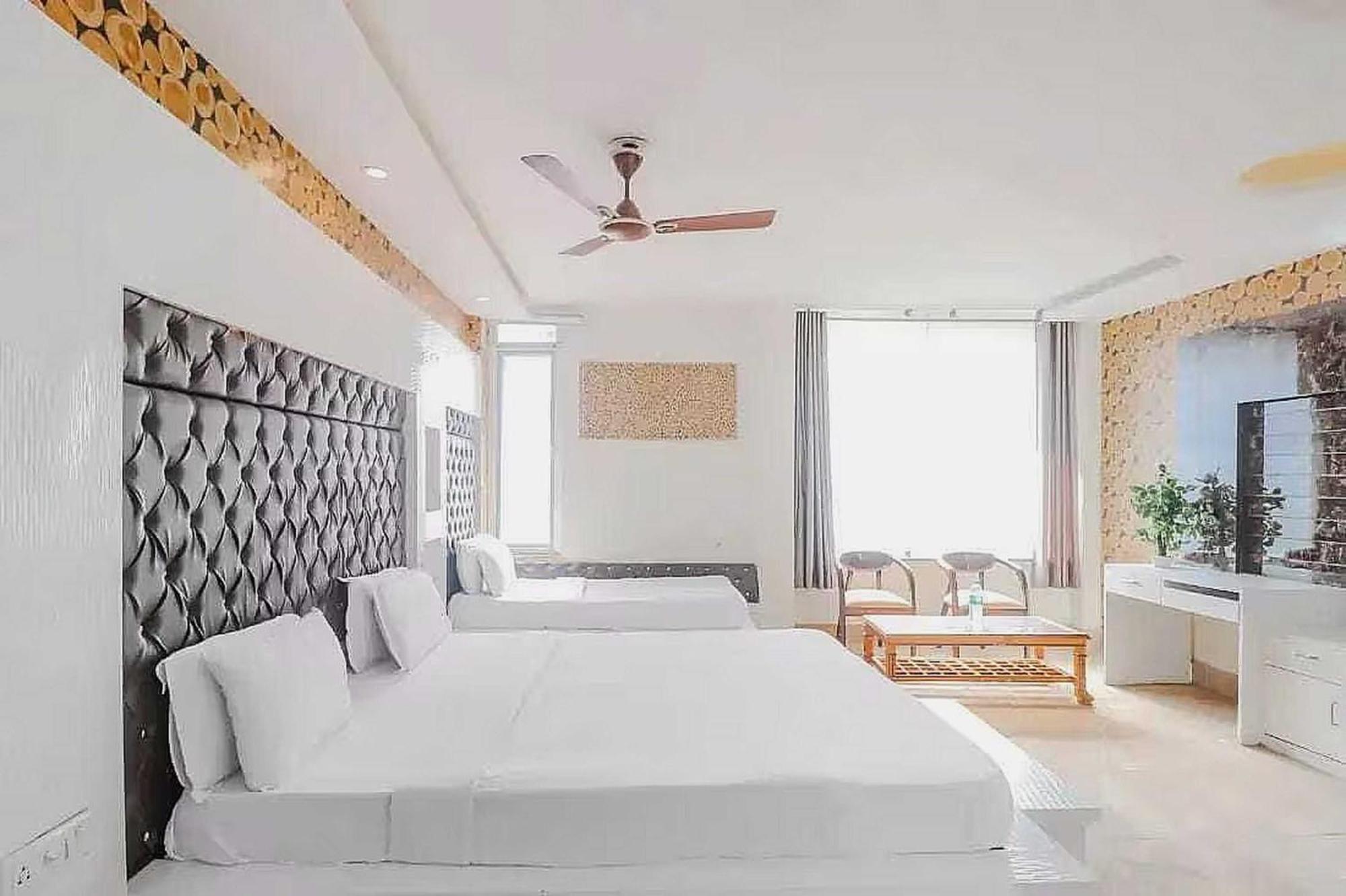 OYO 92686 Hotel Vivaan Residency Rohtak Buitenkant foto