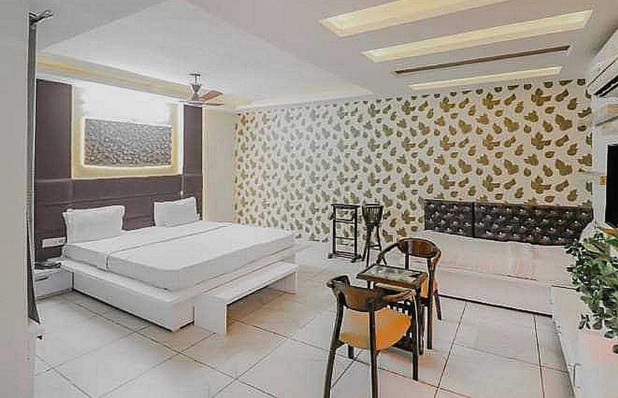 OYO 92686 Hotel Vivaan Residency Rohtak Buitenkant foto