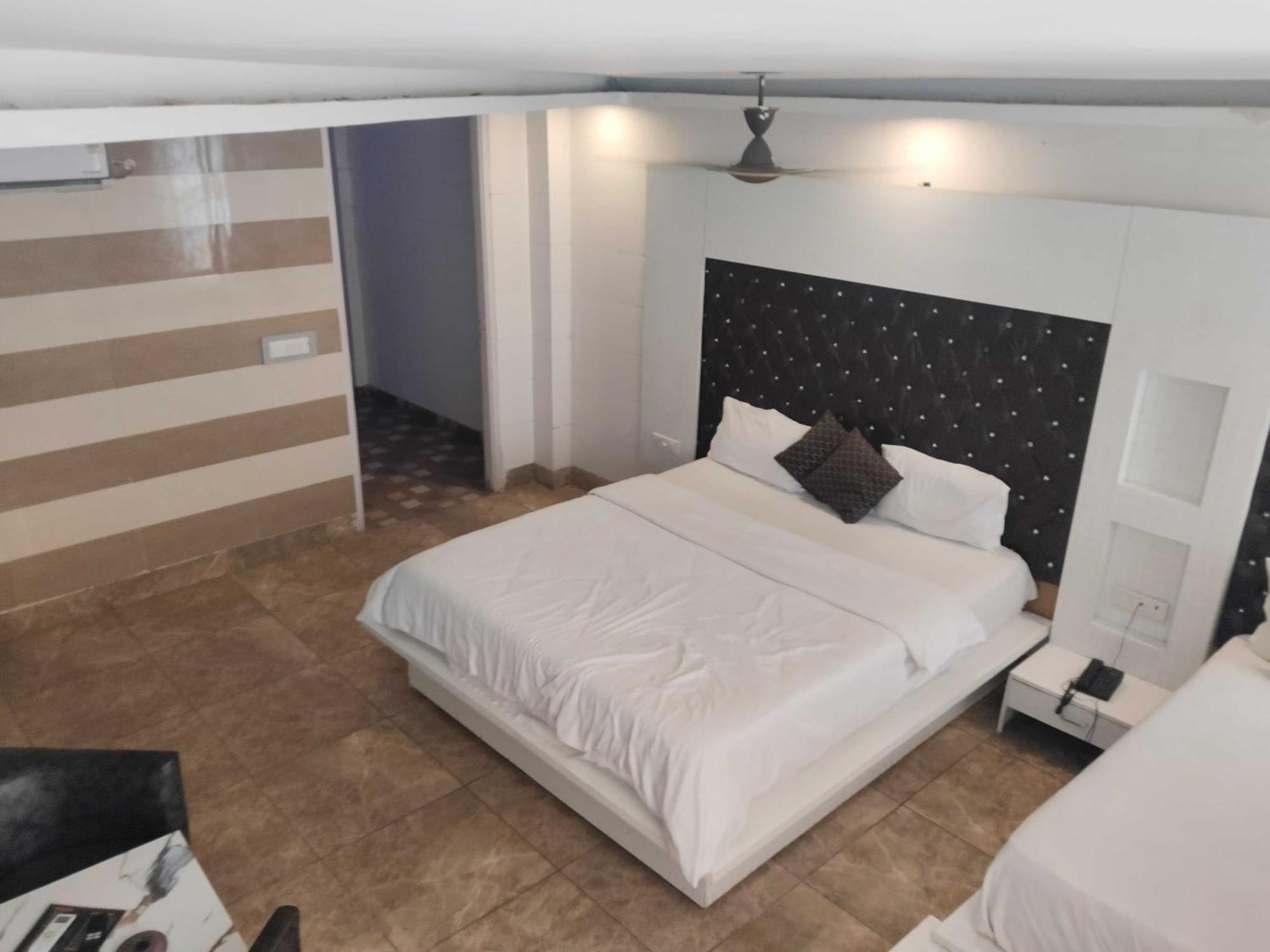 OYO 92686 Hotel Vivaan Residency Rohtak Buitenkant foto
