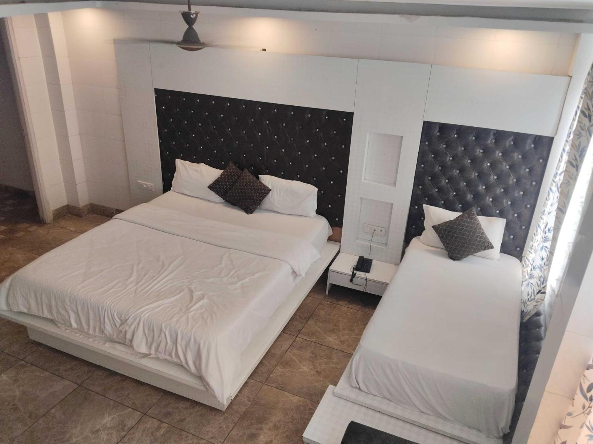 OYO 92686 Hotel Vivaan Residency Rohtak Buitenkant foto